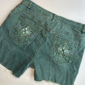 Y2K green jean shorts 🔥 3 for 25 shorts and skirts ✨
